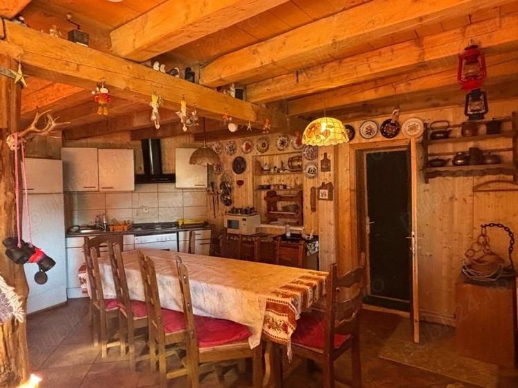 Casă cu 6 camere cu Teren 250 Mp în Central