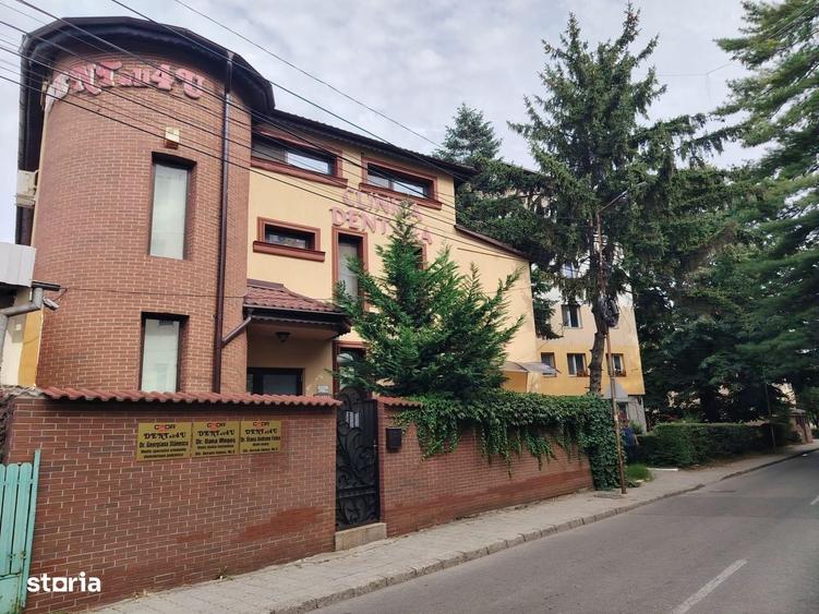 Apartament cu 4 camere nedecomandat în Micro 9
