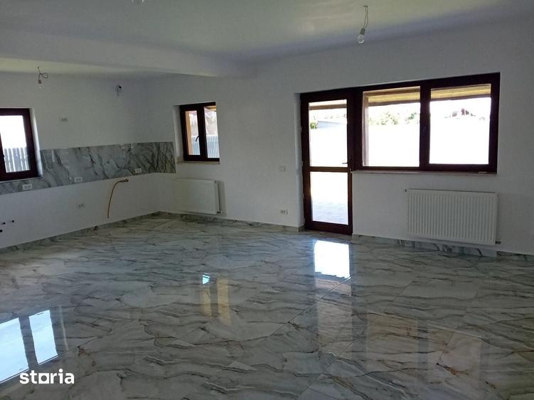 Casă cu 4 camere cu Teren 571 Mp în Crevedia
