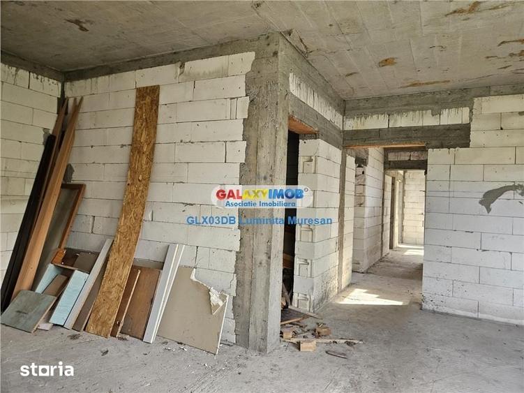 Casă cu 4 camere cu Teren 2100 Mp în Răzvad