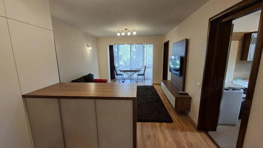 Apartament cu 3 camere semidecomandat în Budai