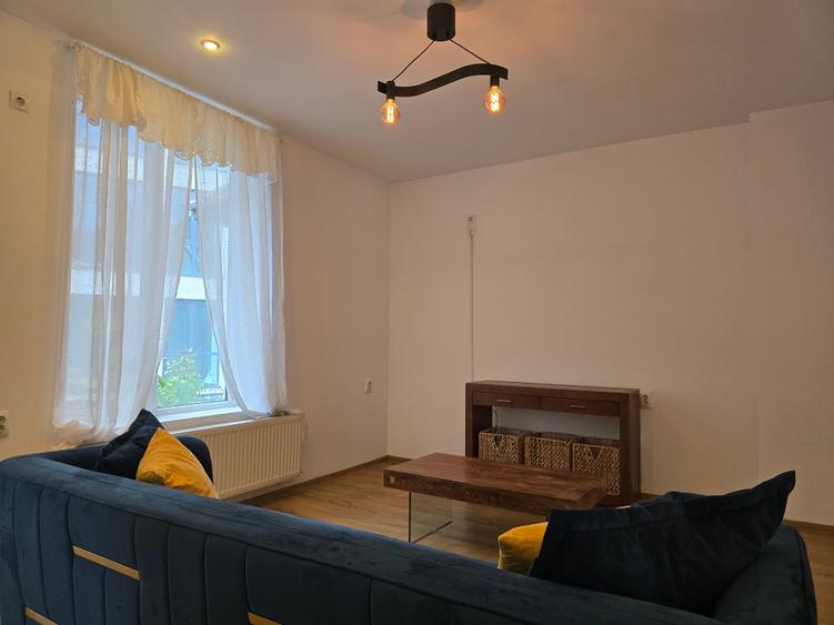 Apartament cu 4 camere decomandat în Dorobanți