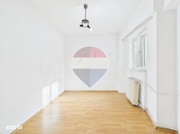 Apartament cu 3 camere semidecomandat în Crângași
