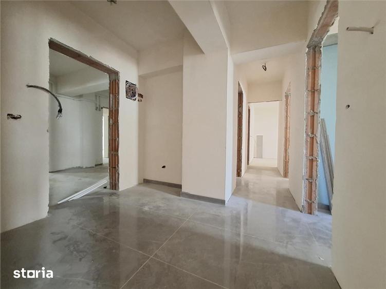 Apartament cu 3 camere decomandat în Galata