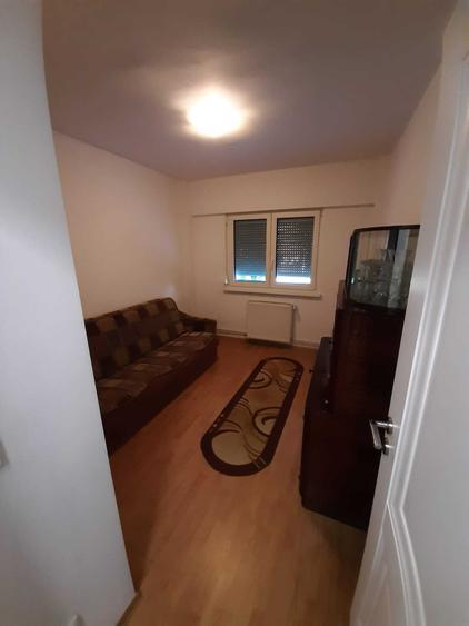 Apartament cu 4 camere decomandat în Vitrometan