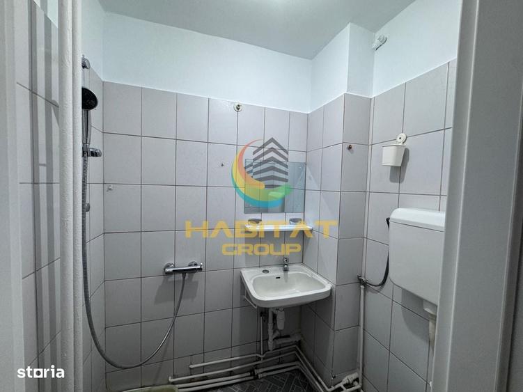 Apartament cu 4 camere semidecomandat în Tineretului