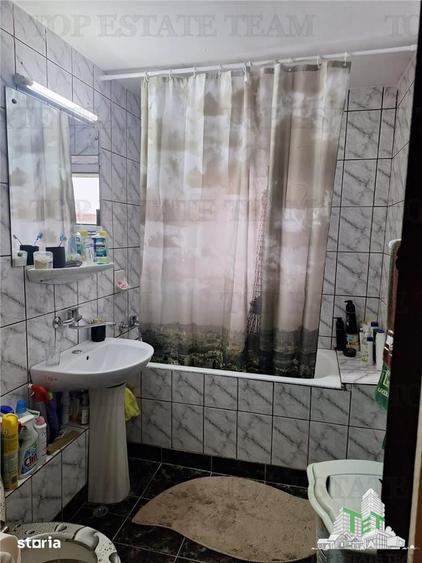 Apartament cu 2 camere semidecomandat în Baicului