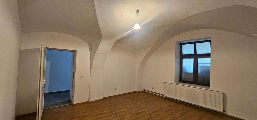 Inchiriez spatiu cu schimbarea de destinatie in alimentatie publica,Piata Mare - 7