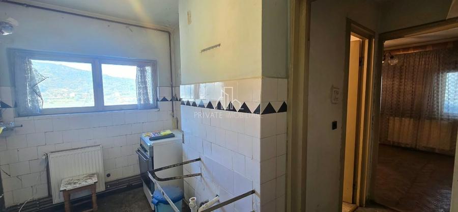 Apartament cu 3 camere decomandat în Est