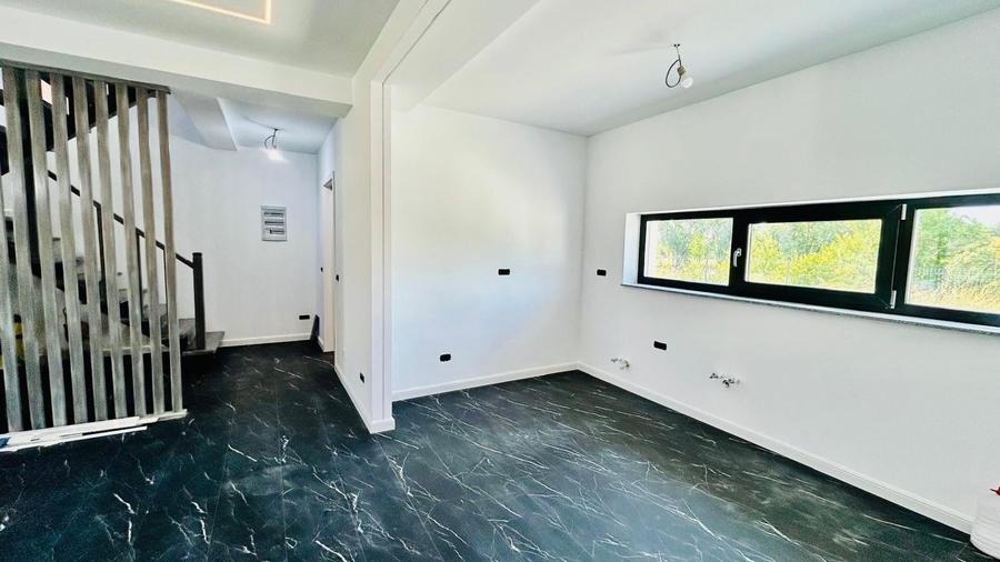 Duplex cu 4 camere cu Teren 394 Mp în Ostratu