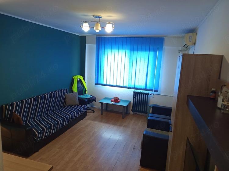 Apartament cu 2 camere semidecomandat în P-ța Victoriei