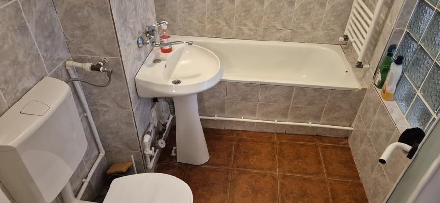 Garsonieră decomandată, mobilată în Stadion