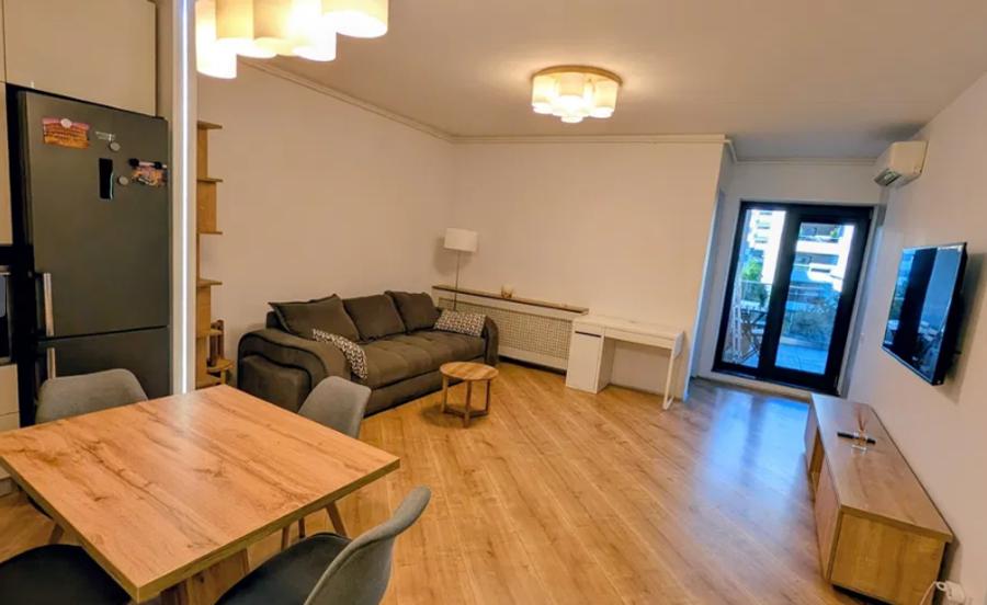 Apartament cu 3 camere semidecomandat în Pipera