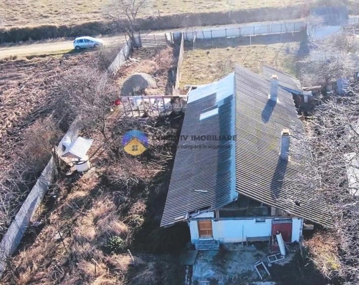 Casă cu 2 camere cu Teren 2040 Mp în Unghi
