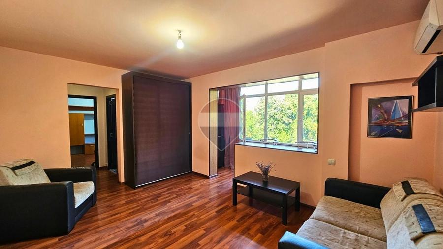 Apartament cu 2 camere semidecomandat, mobilat în Nord