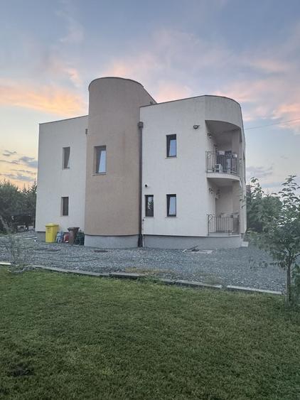 Casă cu 4 camere în Aradul Nou