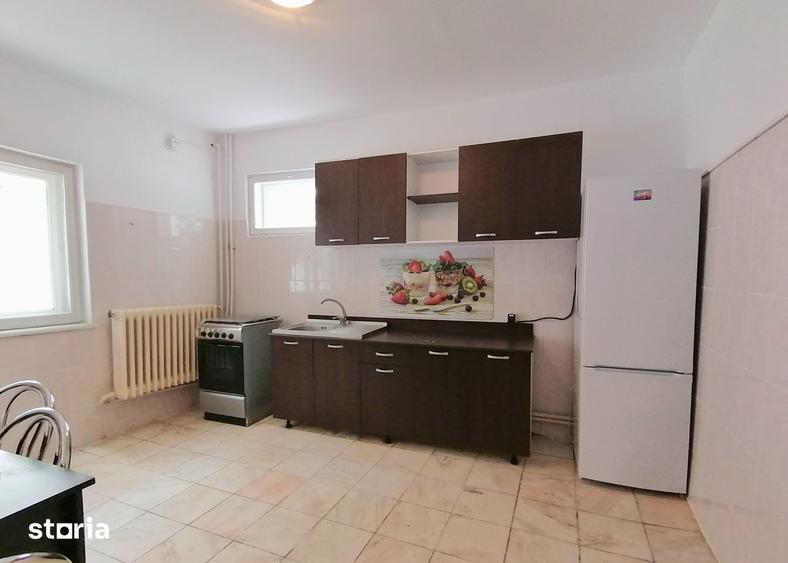 Casă cu 5 camere cu Teren 270 Mp în Vatra Luminoasă