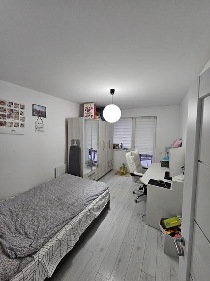 Apartament cu 3 camere semidecomandat în Florești