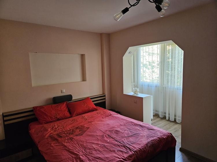 Apartament cu 3 camere decomandat în Miorița