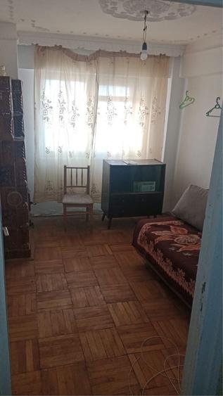 Apartament cu 3 camere decomandat în Bodești