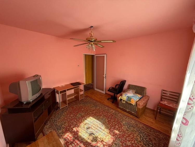 Apartament cu 3 camere decomandat, mobilat în Bogdan Vodă