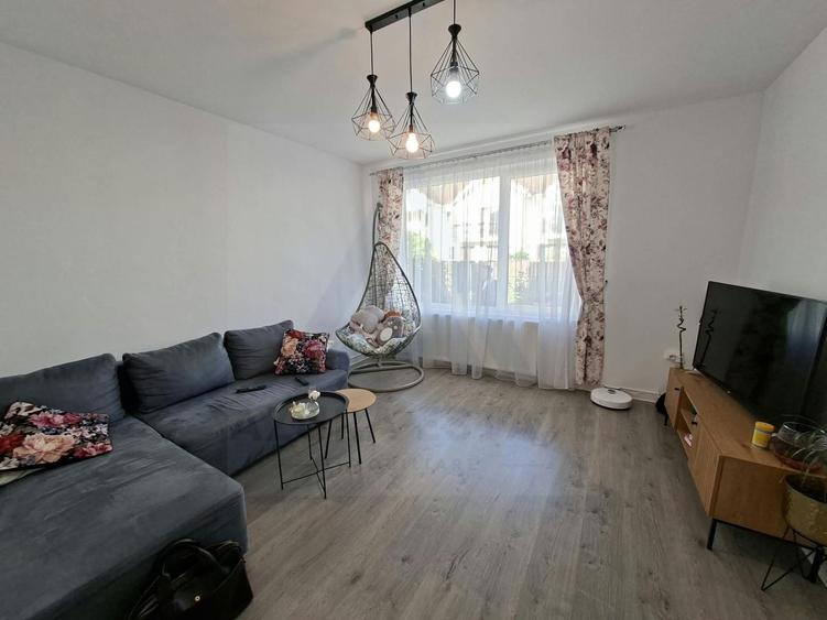 Duplex cu 4 camere cu Canalizare în Exterior Sud