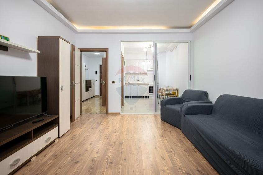 Apartament cu 3 camere decomandat, mobilat în Tractorul