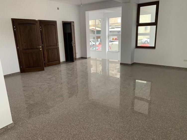 Spațiu comercial, de 500 mp, în Central