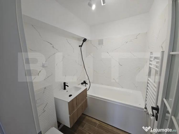 Apartament cu 3 camere semidecomandat în Podu Roș