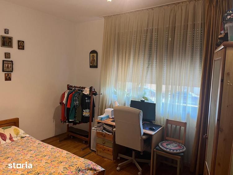 Apartament cu 3 camere decomandat în Dămăroaia
