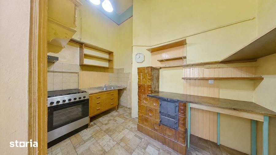 Apartament cu 8 camere în Central