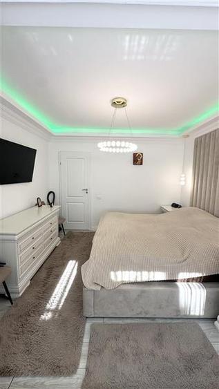 Apartament cu 4 camere semidecomandat, mobilat în Tomis Nord