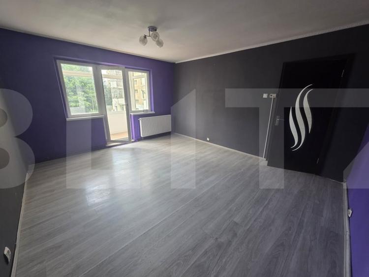 Apartament cu 3 camere semidecomandat în Ciucului