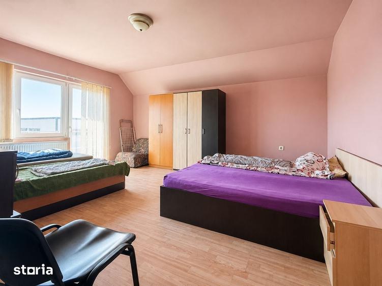 Casă cu 7 camere cu Teren 1000 Mp în Central