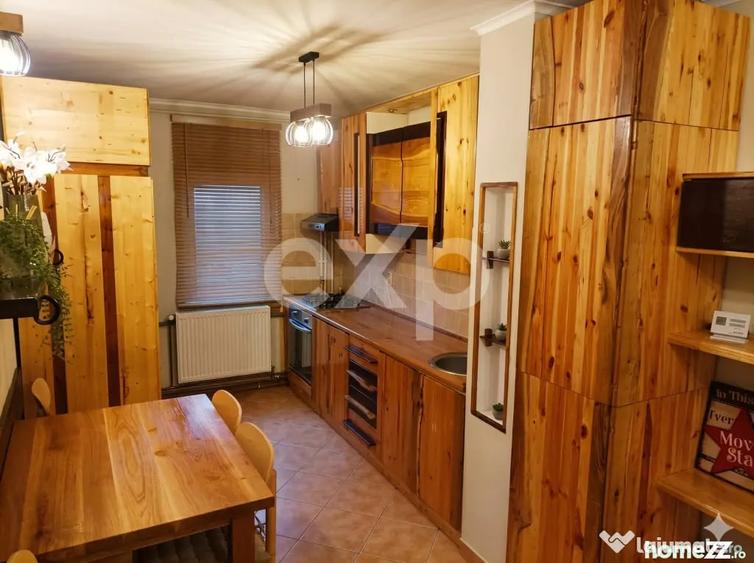 Apartament cu 4 camere decomandat în Florești
