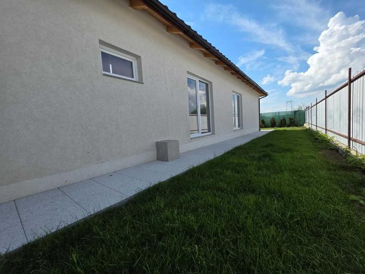 Casă cu 4 camere decomandat în Hărman