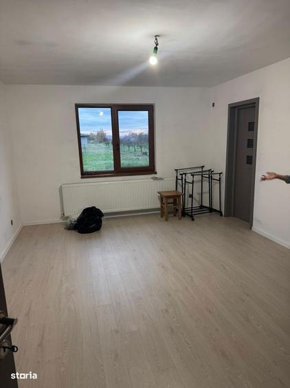 Casă cu 4 camere în Săsar