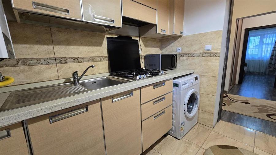 Apartament cu 3 camere decomandat, mobilat în Central