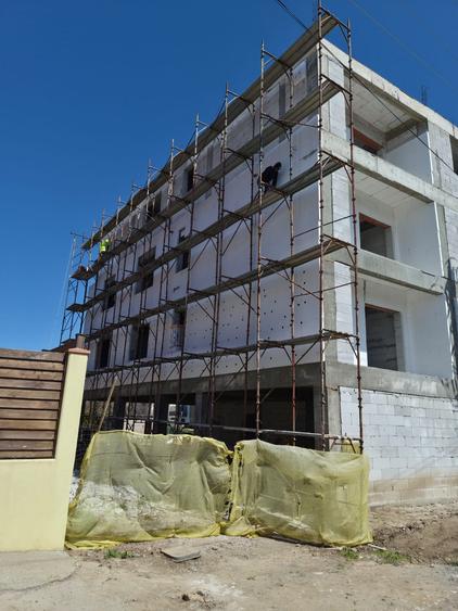 Apartament cu 3 camere decomandat în Palazu Mare