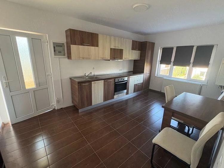 Apartament cu 3 camere semidecomandat în Dumbrăvița