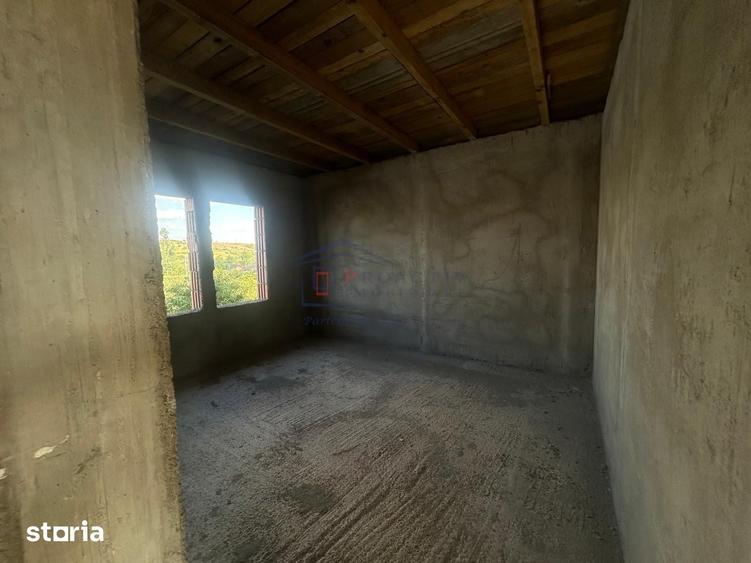 Casă cu 4 camere cu Teren 500 Mp în Moara