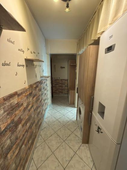 Apartament cu 2 camere semidecomandat, mobilat în Malu Roșu