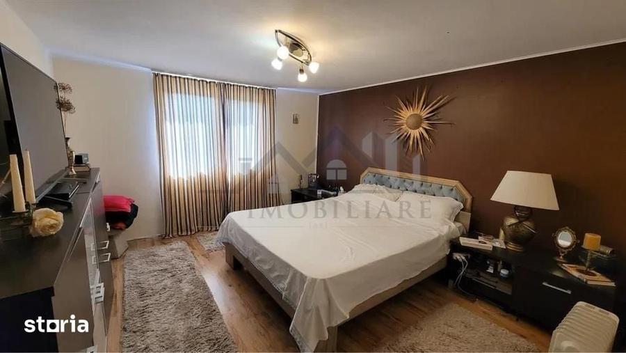 Casă cu 8 camere cu Teren 481 Mp în Sărărie