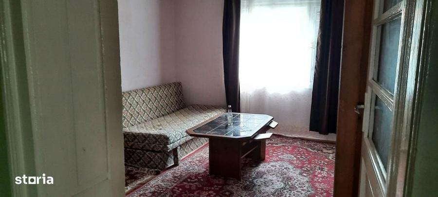 Casă cu 4 camere cu Teren 720 Mp în Poiana Sibiului