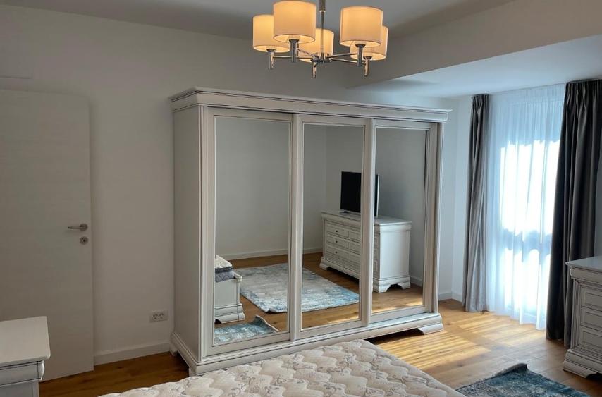 Apartament cu 4 camere decomandat, mobilat în Băneasa