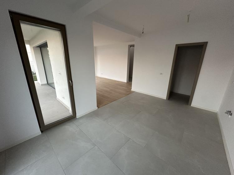 Duplex cu 4 camere cu Canalizare în Exterior Nord
