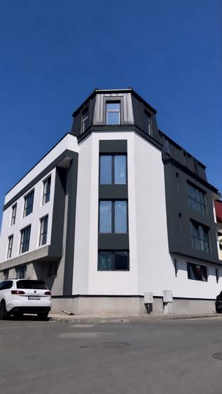 Apartament cu 3 camere semidecomandat în Unirii