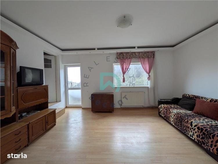 Apartament cu 3 camere decomandat în Răcădău