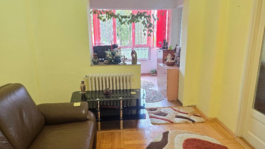 Apartament cu 4 camere decomandat în Decebal
