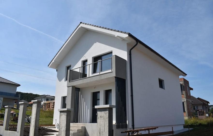 Casă individuală cu 5 camere cu Canalizare în Chinteni